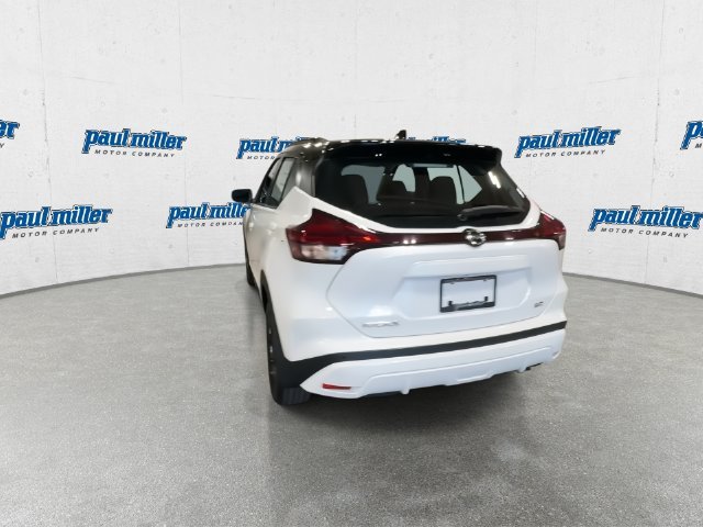 Certified Used 2021 Aspen White / Super Black Nissan SR image 9