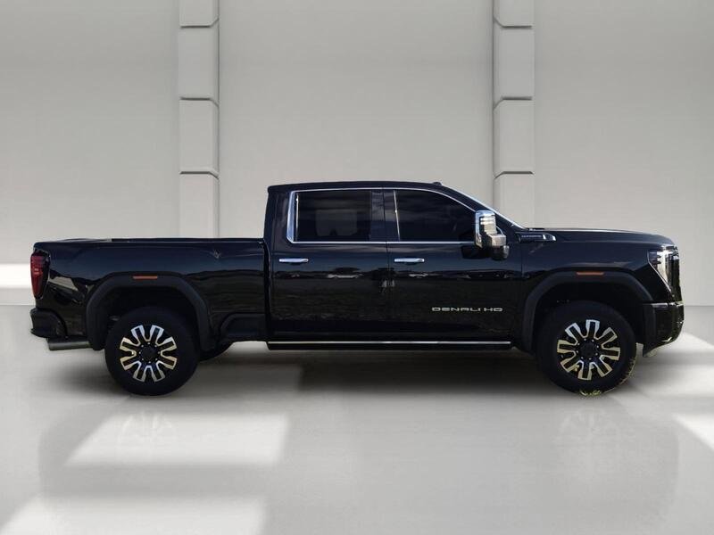 Used 2025 Onyx Black GMC 4WD CREW CAB 159" DENALI ULTIMATE image 6