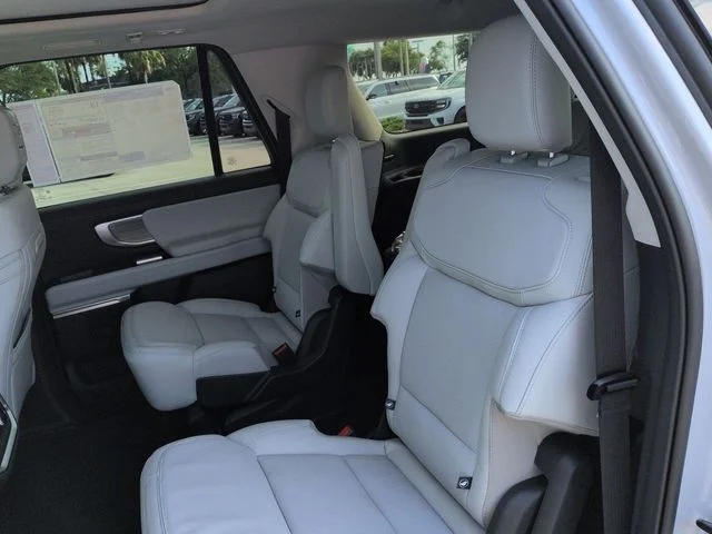 New 2026 Space Silver Metallic Ford MAX Platinum® image 14