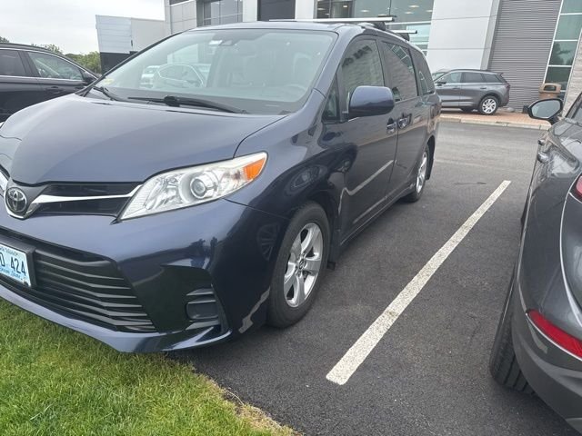 2020 Toyota Sienna LE V6 7-Passenger Access Seat FWD's photo