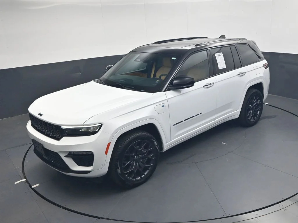 Used 2023 White Jeep Summit Reserve 4xe image 41