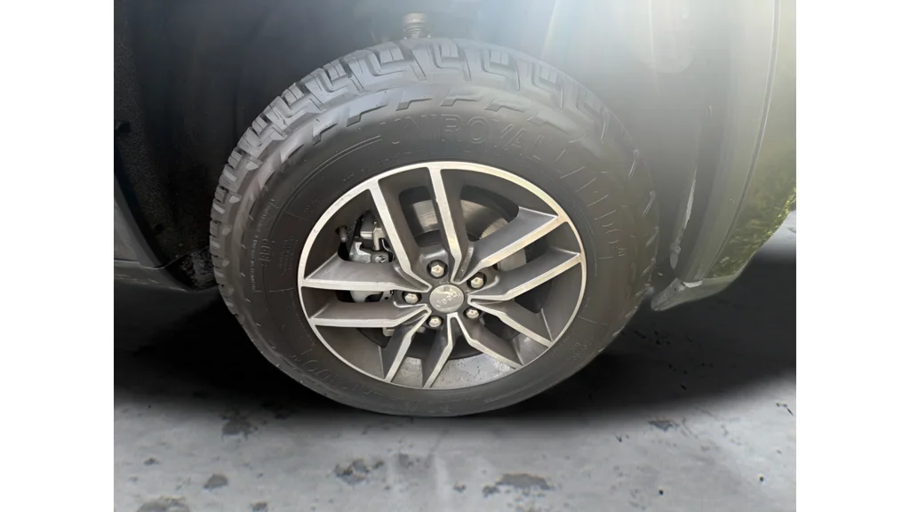 Used 2018 Gray Jeep Limited image 18