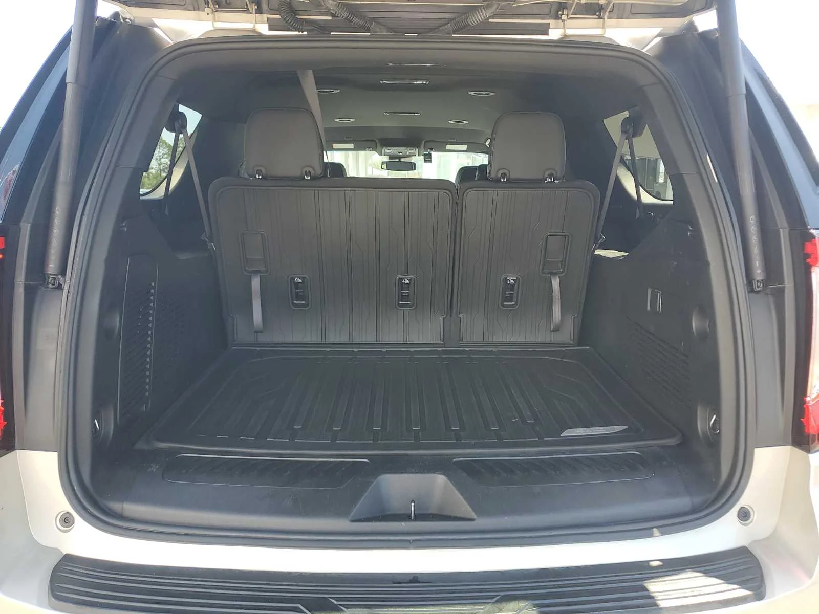 Used 2023 Pearl Beige Metallic GMC SLT image 5