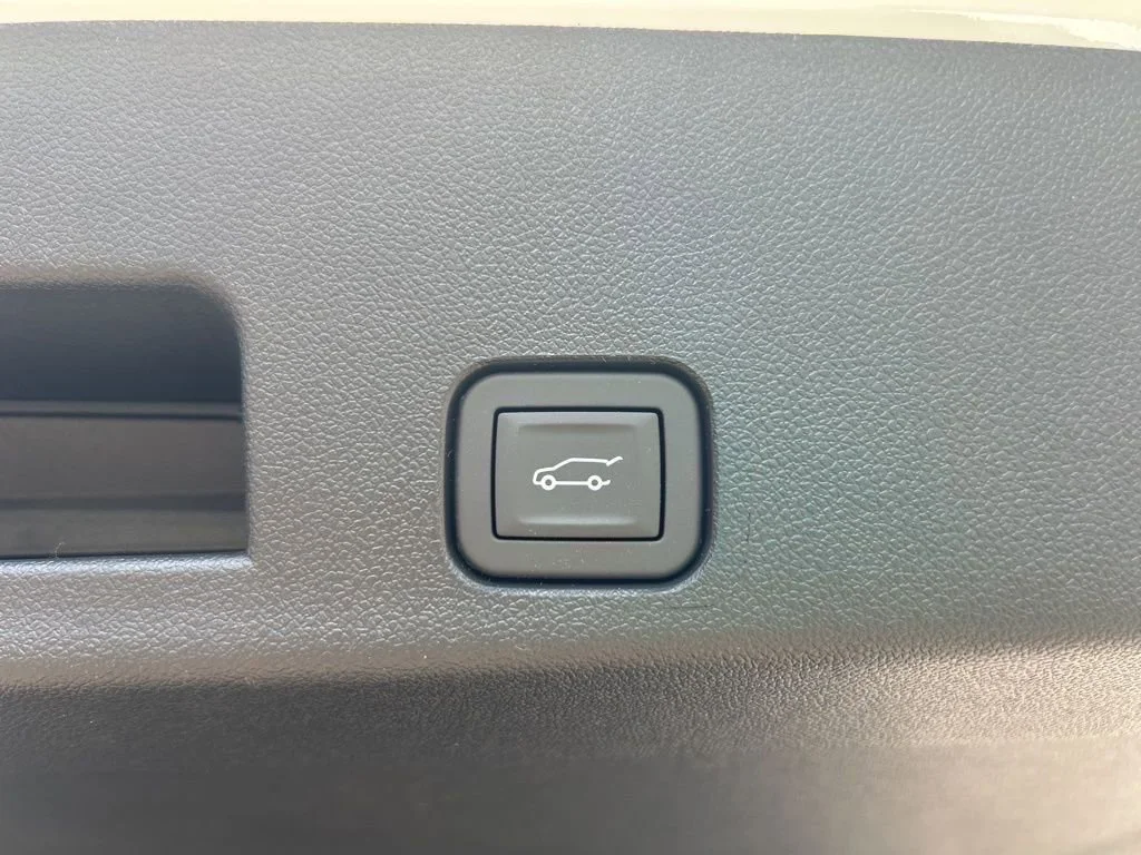 New 2026 Summit White GMC Elevation image 31