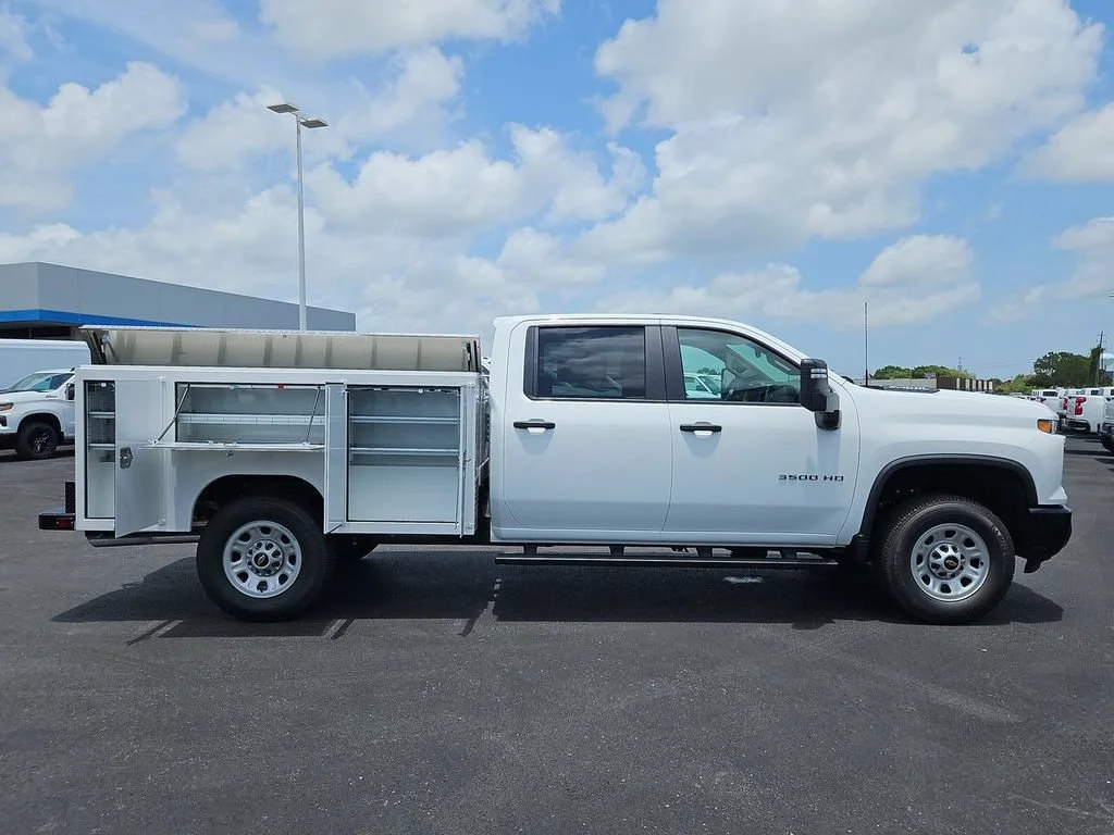 New 2026 Summit White Chevrolet WT image 7