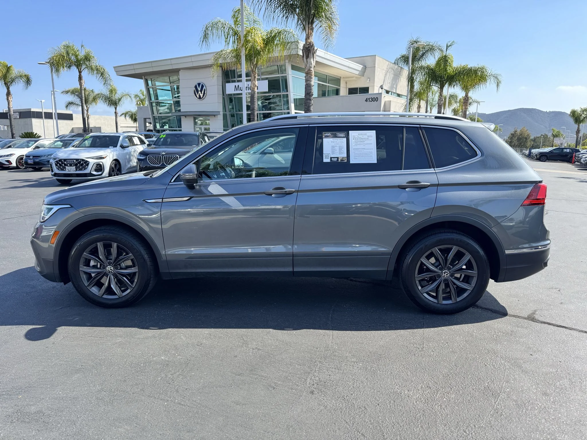 Used 2023 Platinum Gray Metallic Volkswagen SE image 9