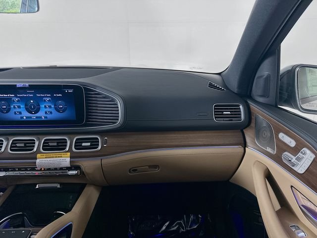 New 2026 MANUFAKTUR Moonlight White Metallic Mercedes-Benz GLS 580 image 24