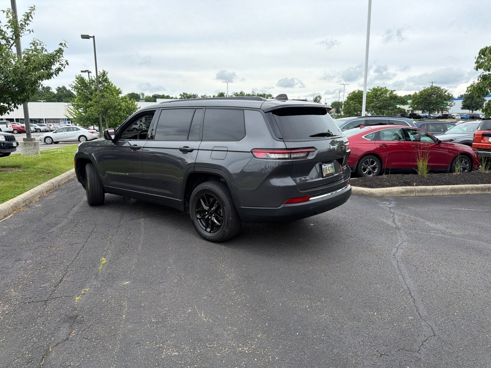 Used 2023 Baltic Gray Metallic Clearcoat Jeep Laredo image 12
