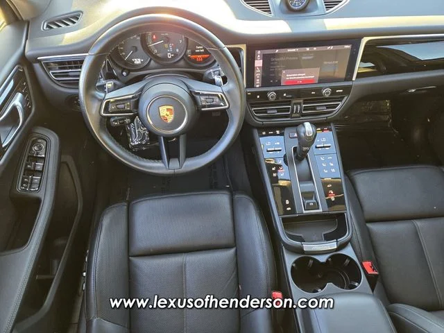 Used 2023  Porsche Base image 13