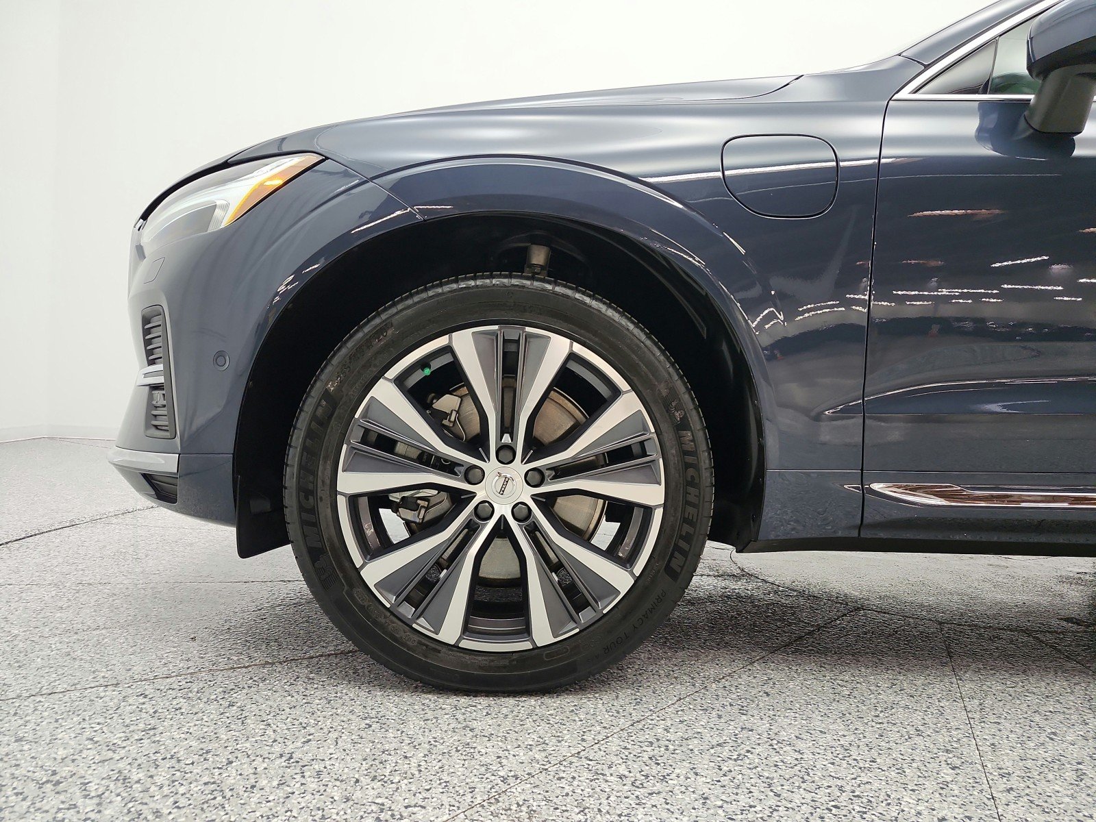 Used 2022 Denim Blue Metallic Volvo T8 eAWD PHEV Inscription Expression Extended Range image 30