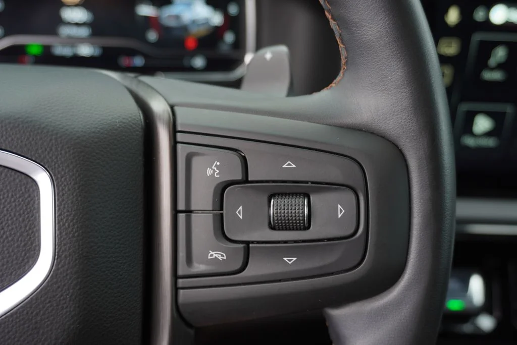 Used 2025 White GMC AT4 image 26