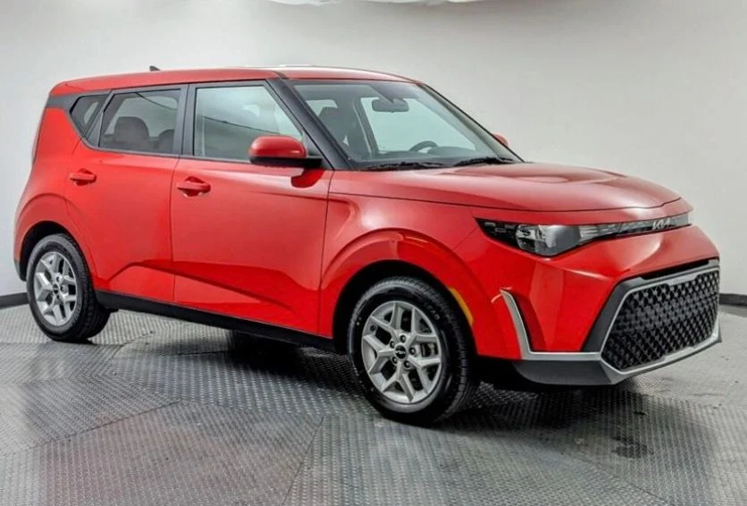 Used 2025 Red Kia LX image 17