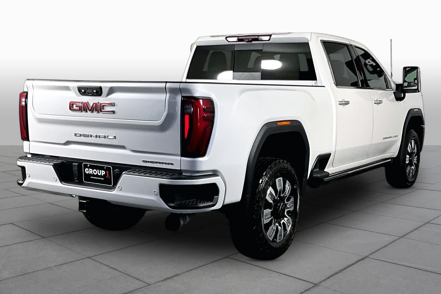 Used 2024 White Frost Tricoat GMC Denali image 12