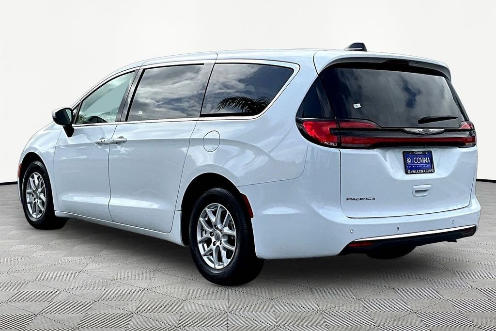 Used 2023 White Chrysler Touring L image 4