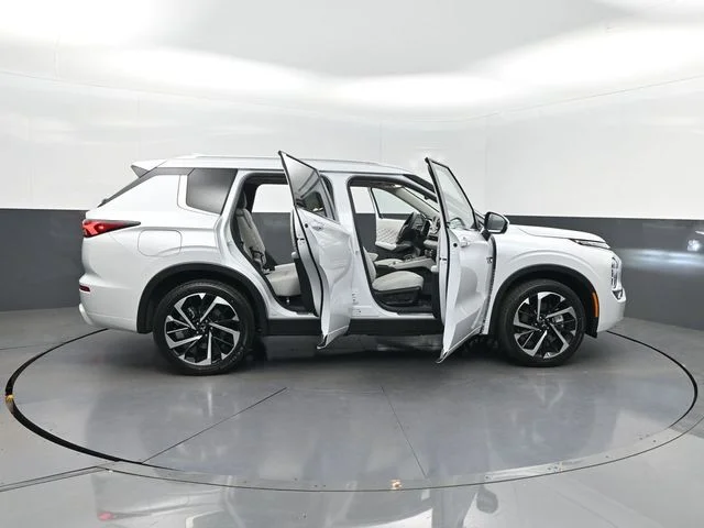 New 2025 White Mitsubishi SEL S-AWC image 42