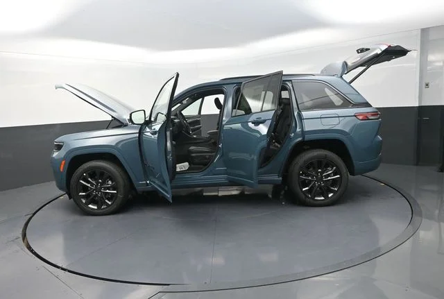 New 2026 Steel Blue Jeep Limited Reserve image 32