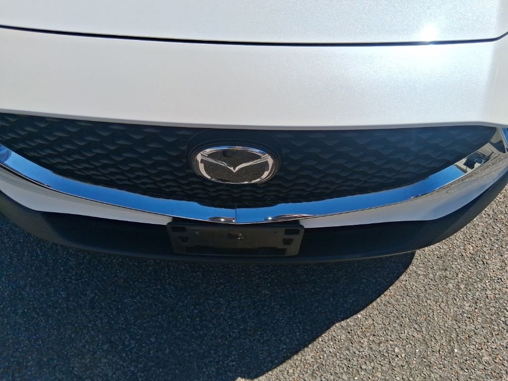 Used 2021 White Mazda Select image 10