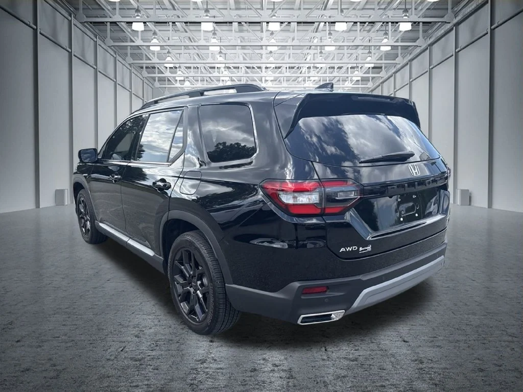 Used 2025 Black Honda Touring image 3