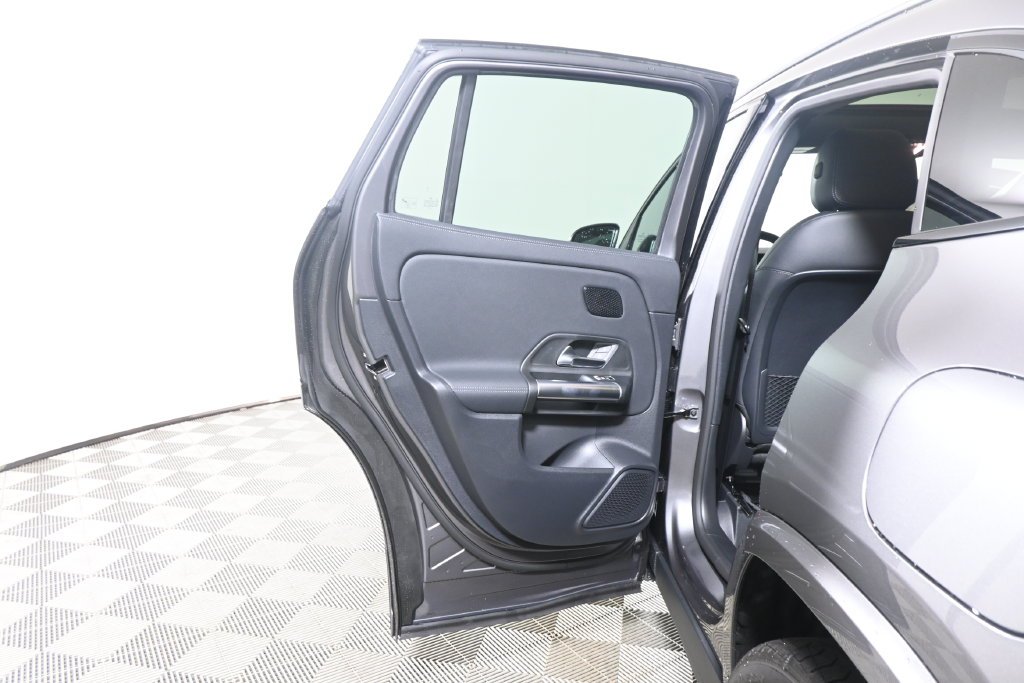 Used 2026 Mountain Grey Metallic Mercedes-Benz GLA 250 image 30