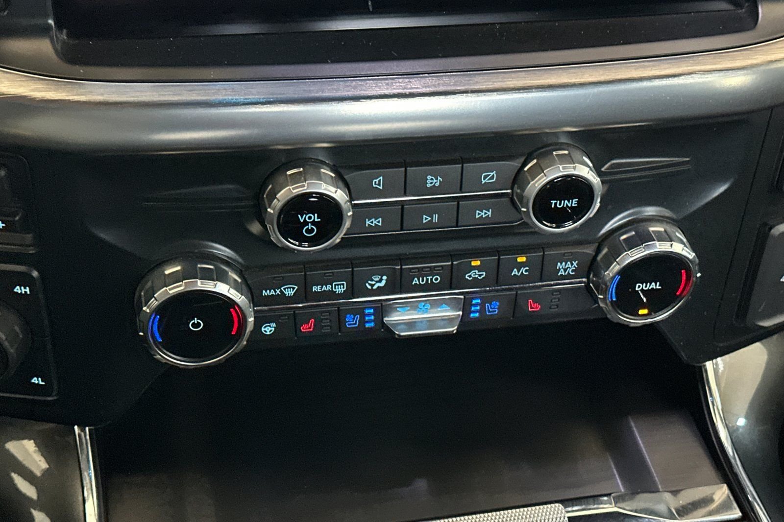 Used 2022 Black Ford Lariat image 21