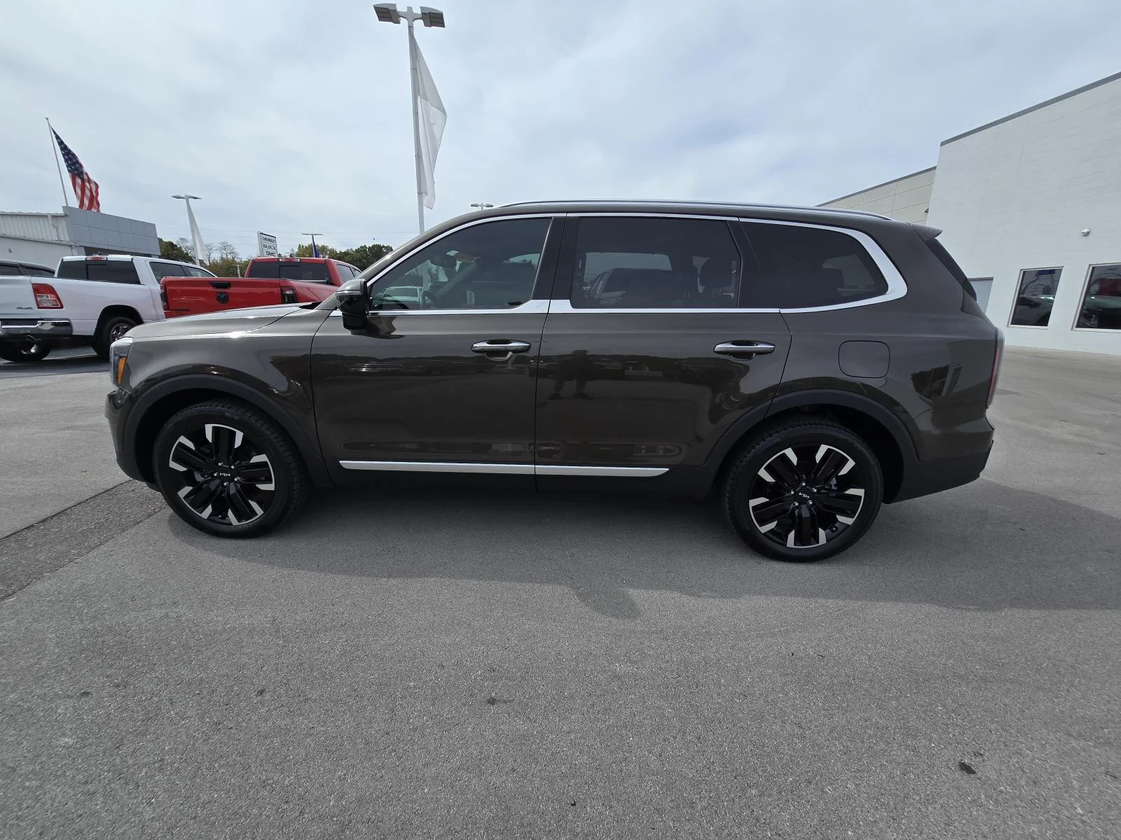 Used 2023 Green Kia SX image 4