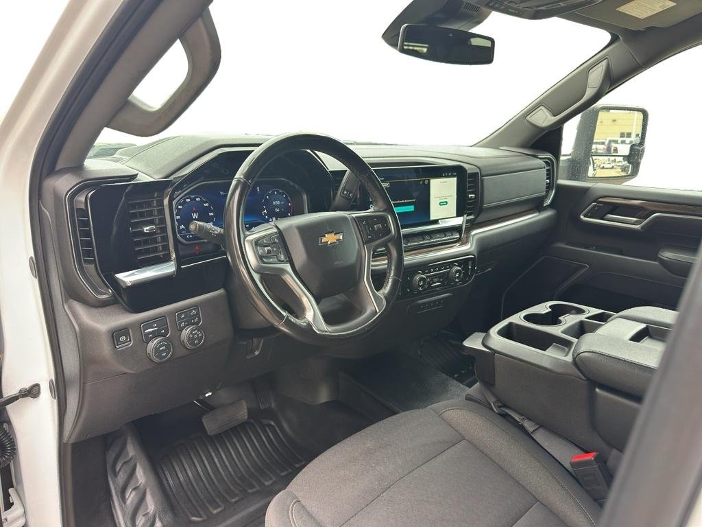 Used 2025 Summit White Chevrolet LT image 8
