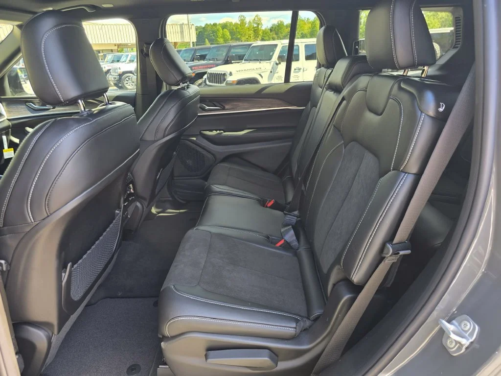 New 2027 Gray Jeep Laredo Altitude image 11
