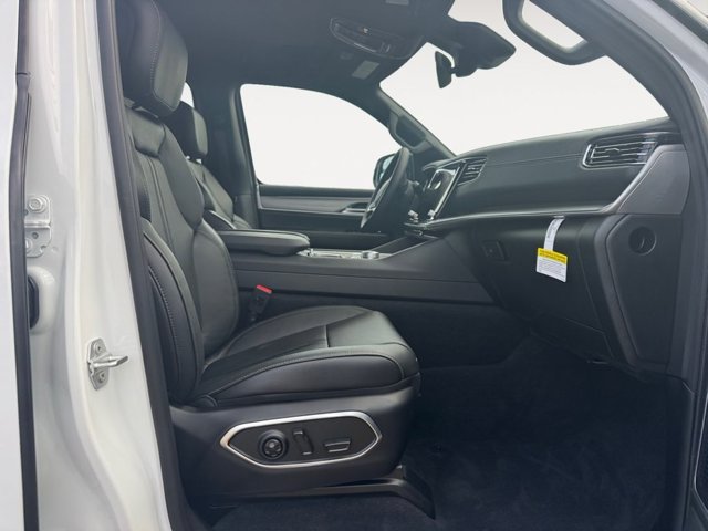 New 2026 Bright White Clear-Coat Exterior Paint Jeep Upland image 15