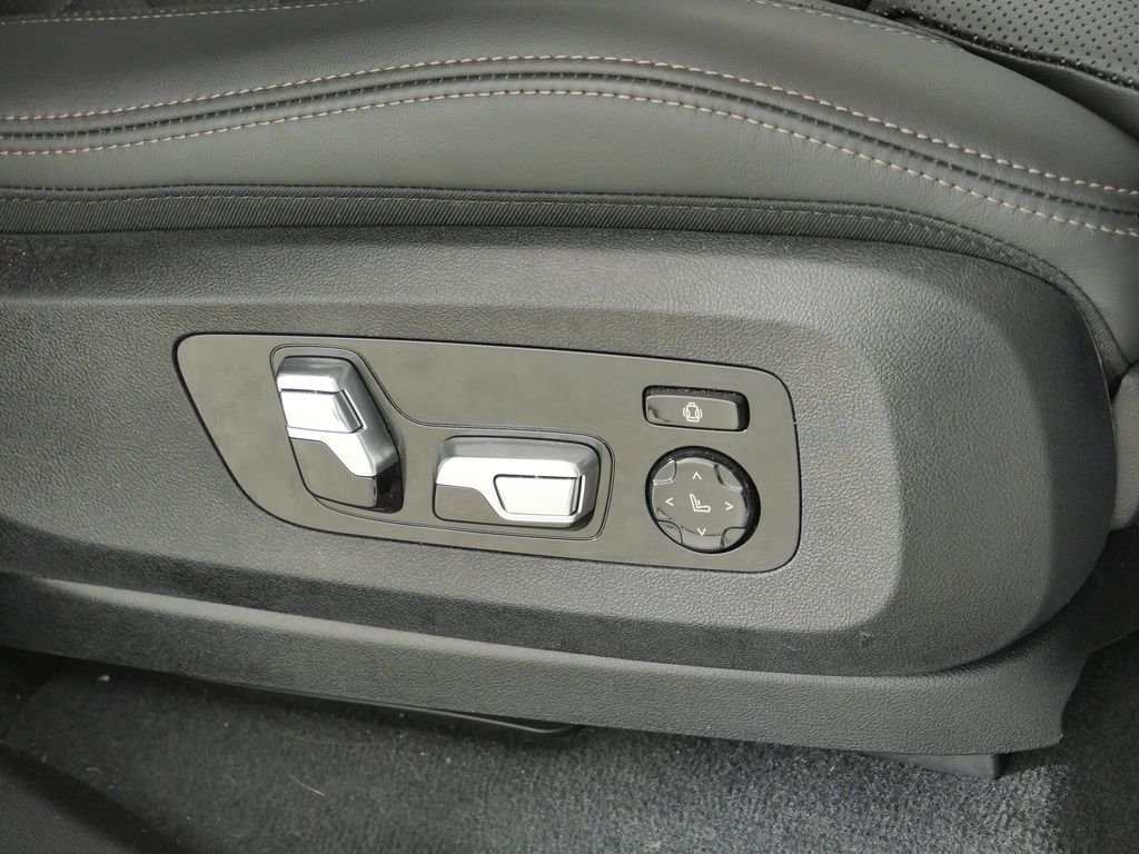 Certified Used 2026 Alpine White BMW xDrive40i image 27