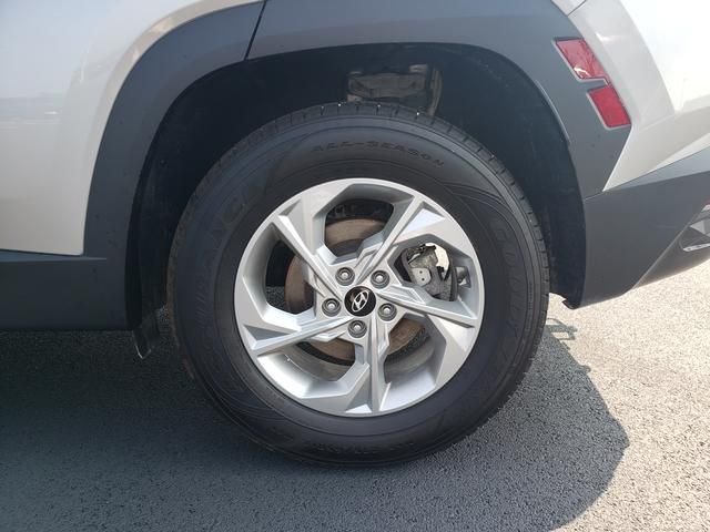 Used 2024 Silver Hyundai SEL image 27