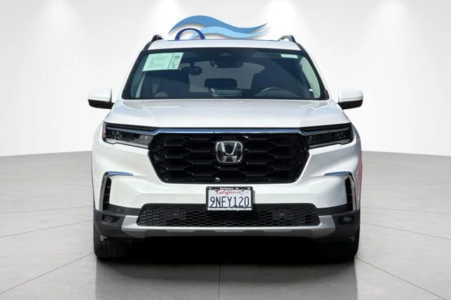 Certified Used 2025 Platinum White Pearl Honda Touring image 9