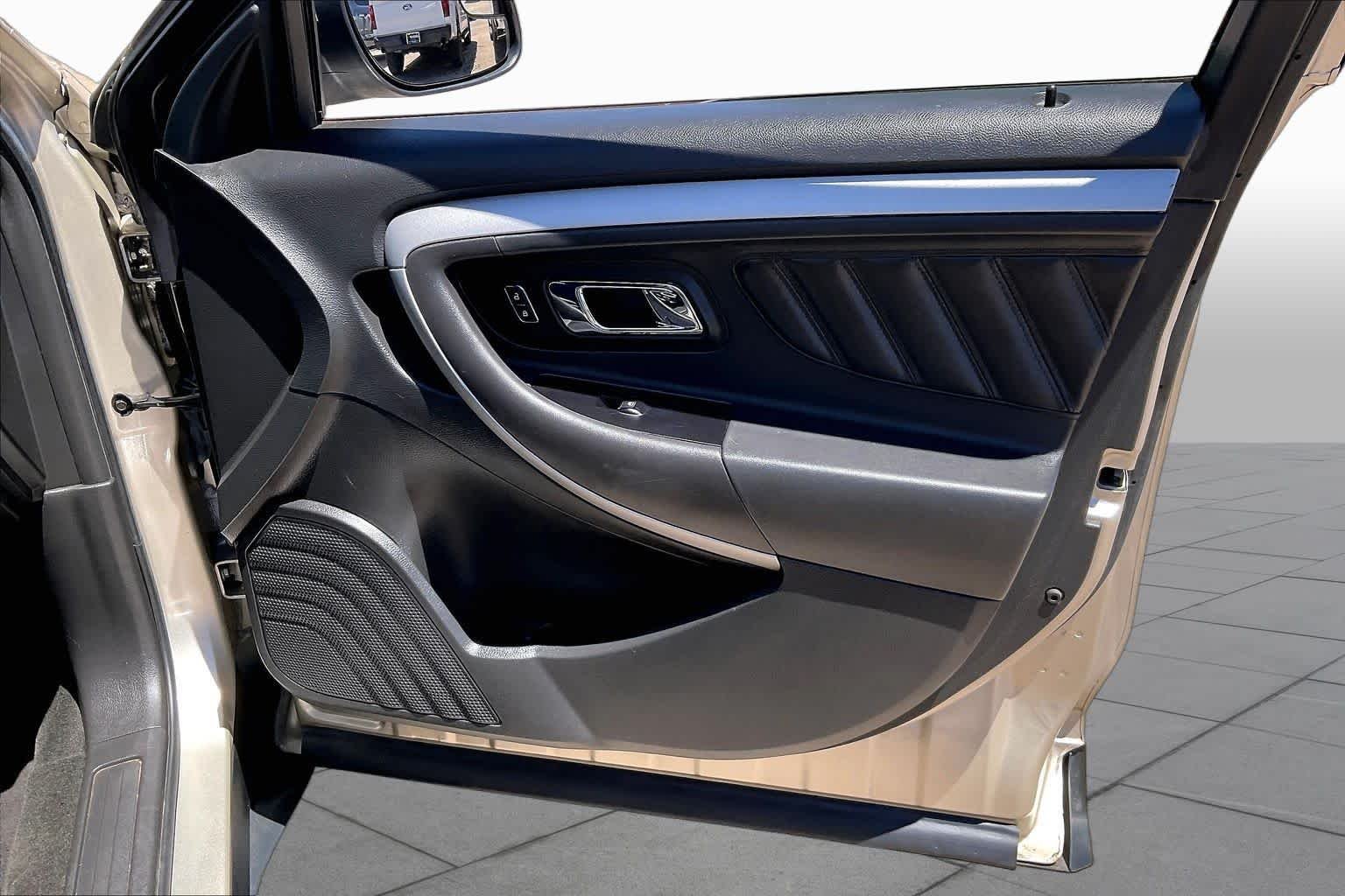 Used 2018 White Gold Metallic Ford SEL image 21