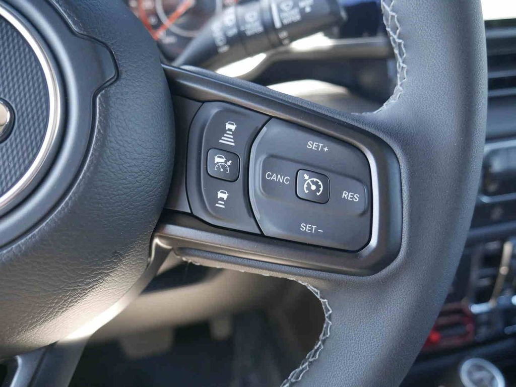 New 2026 Black Clear-Coat Exterior Paint Jeep  image 39