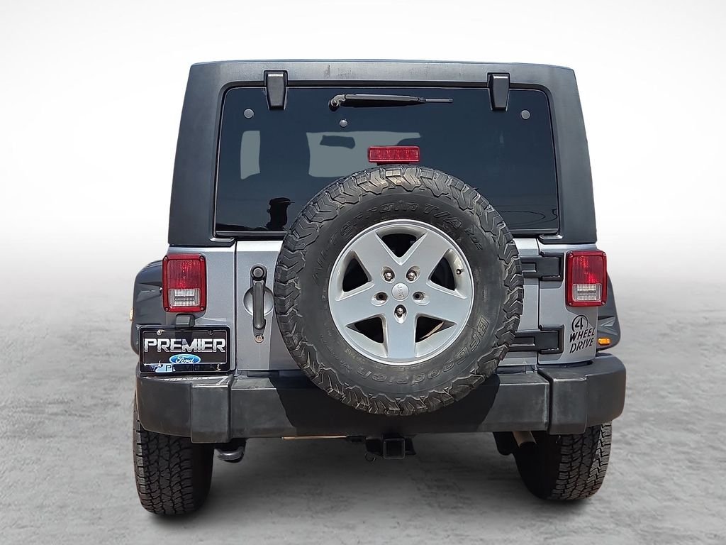 Used 2016 Billet Silver Metallic Clearcoat Jeep Unlimited Sport image 9