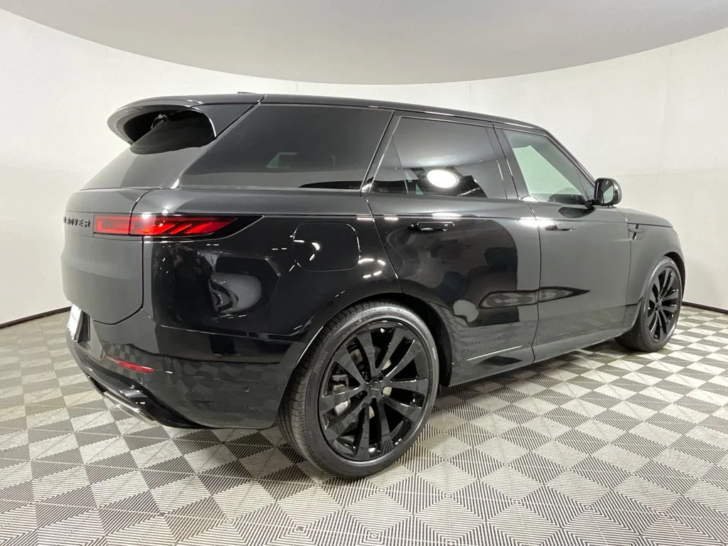 New 2026 Santorini Black Land Rover Dynamic SE image 2
