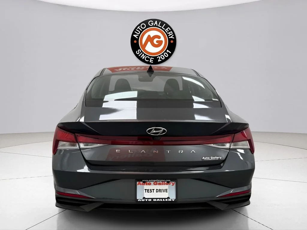 Used 2021 Gray Hyundai SEL image 5