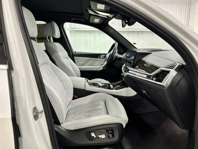 Used 2024 White BMW sDrive40i image 21