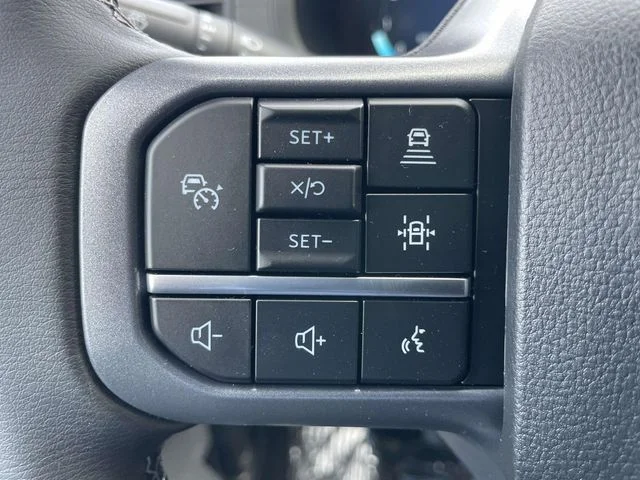 New 2026 Oxford White Ford XLT image 19