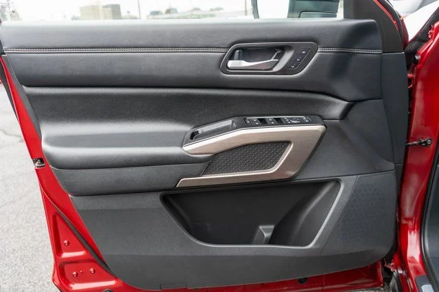 Used 2023 Red Nissan Platinum image 23