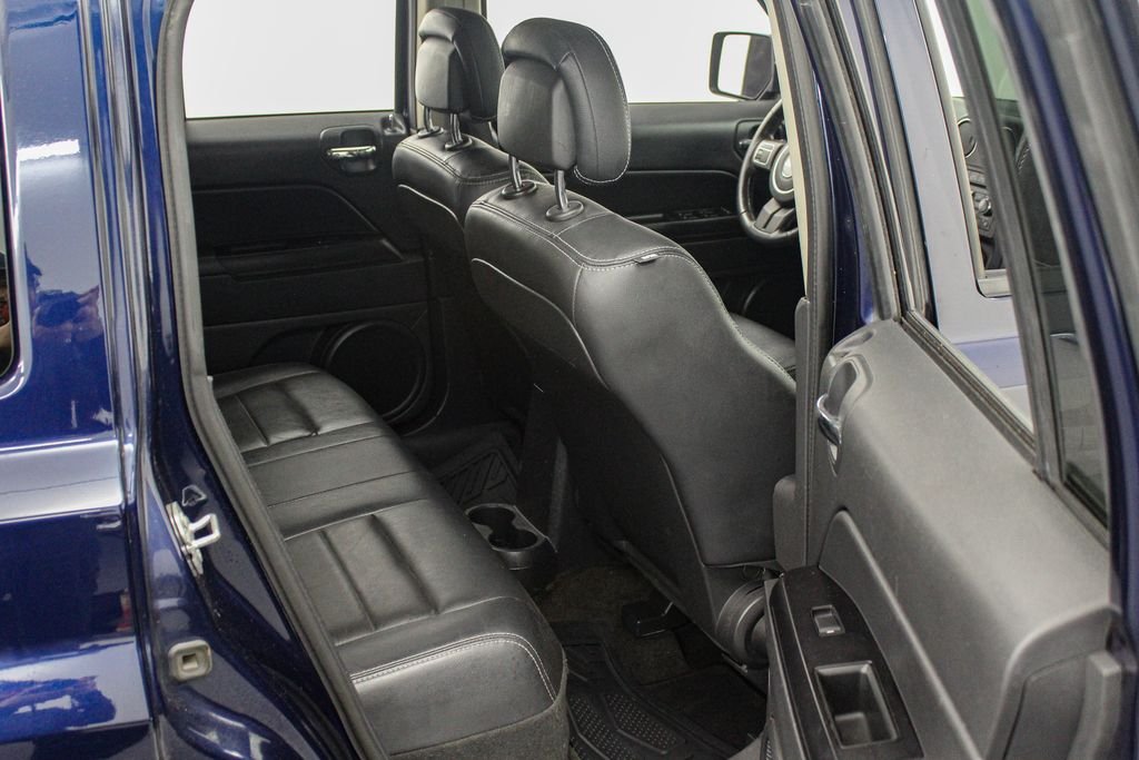 Used 2017 Blue Jeep Latitude image 24