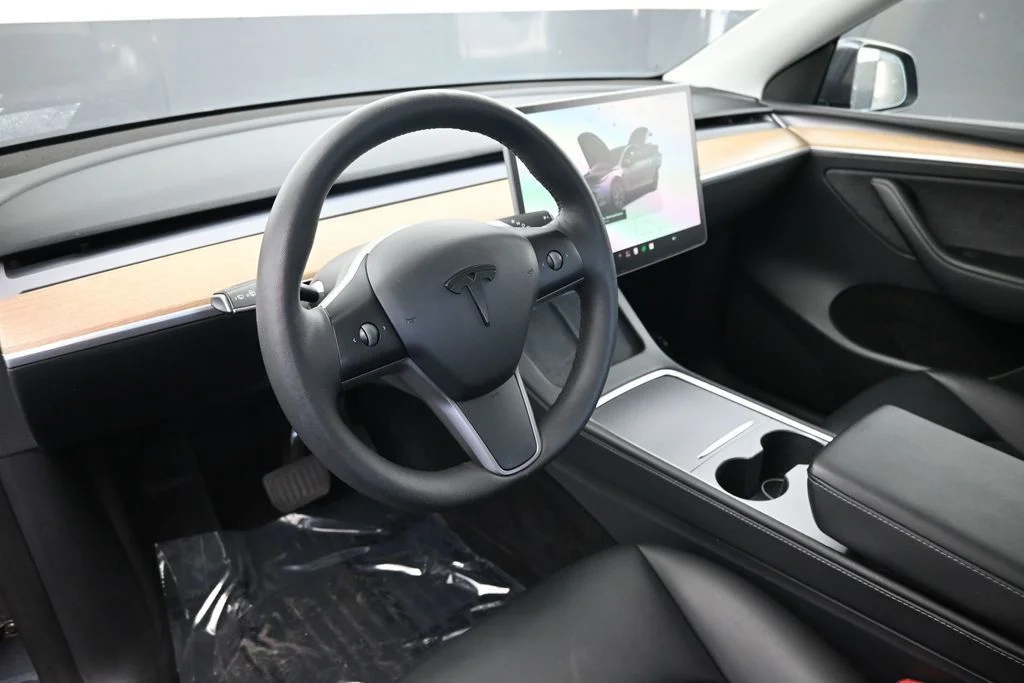 Used 2022  Tesla Long Range image 19