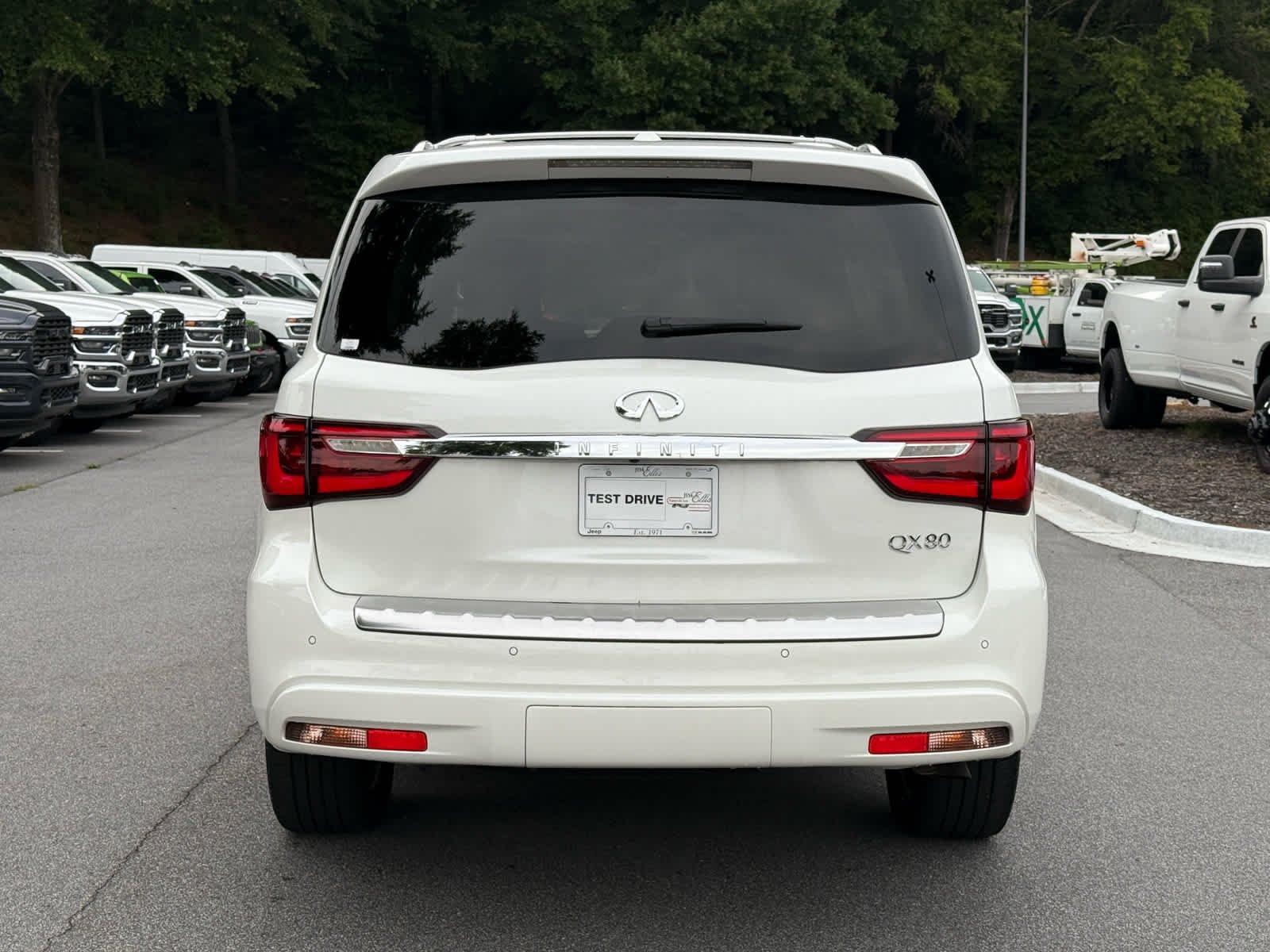Used 2019 Moonstone White INFINITI LUXE image 4