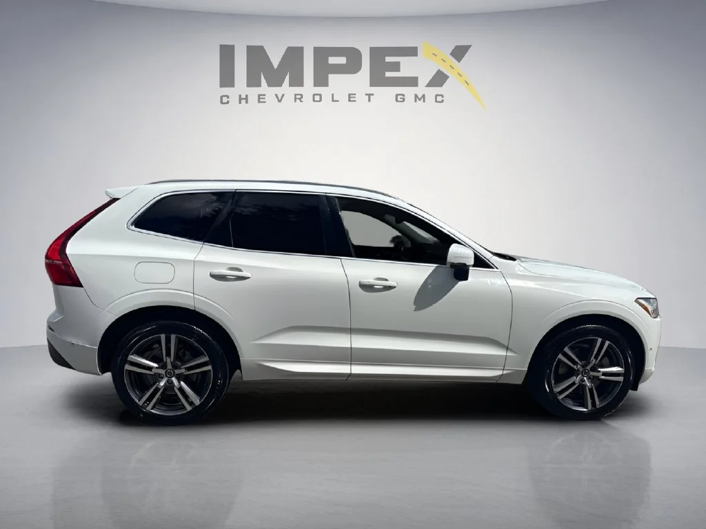 Used 2019  Volvo Momentum image 6