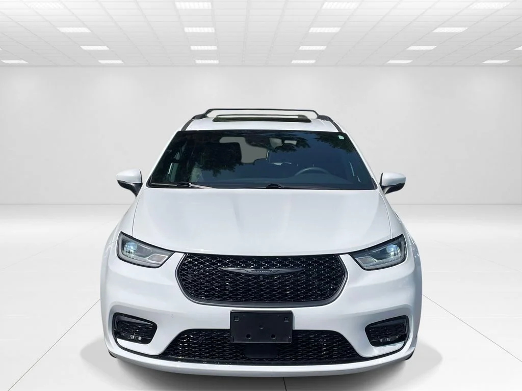 Used 2023 White Chrysler Touring S image 2