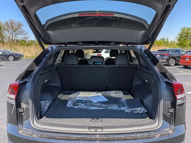 New 2026 Black Volkswagen 2.0T SEL image 14