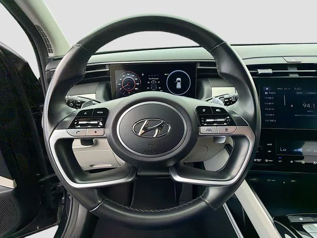Used 2022 Black Hyundai SEL Convenience image 11