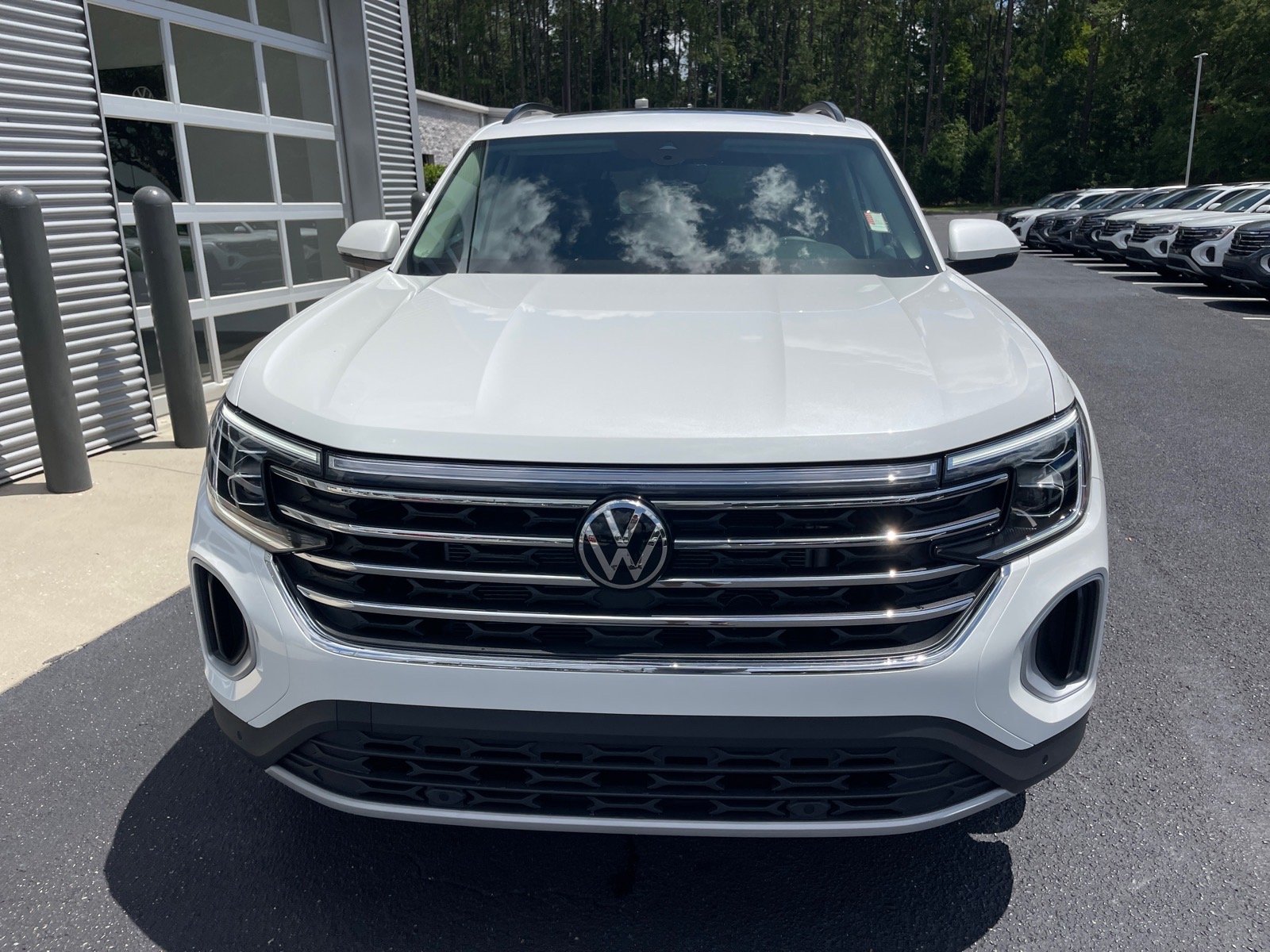 New 2026 Opal White Pearl Volkswagen SE image 2