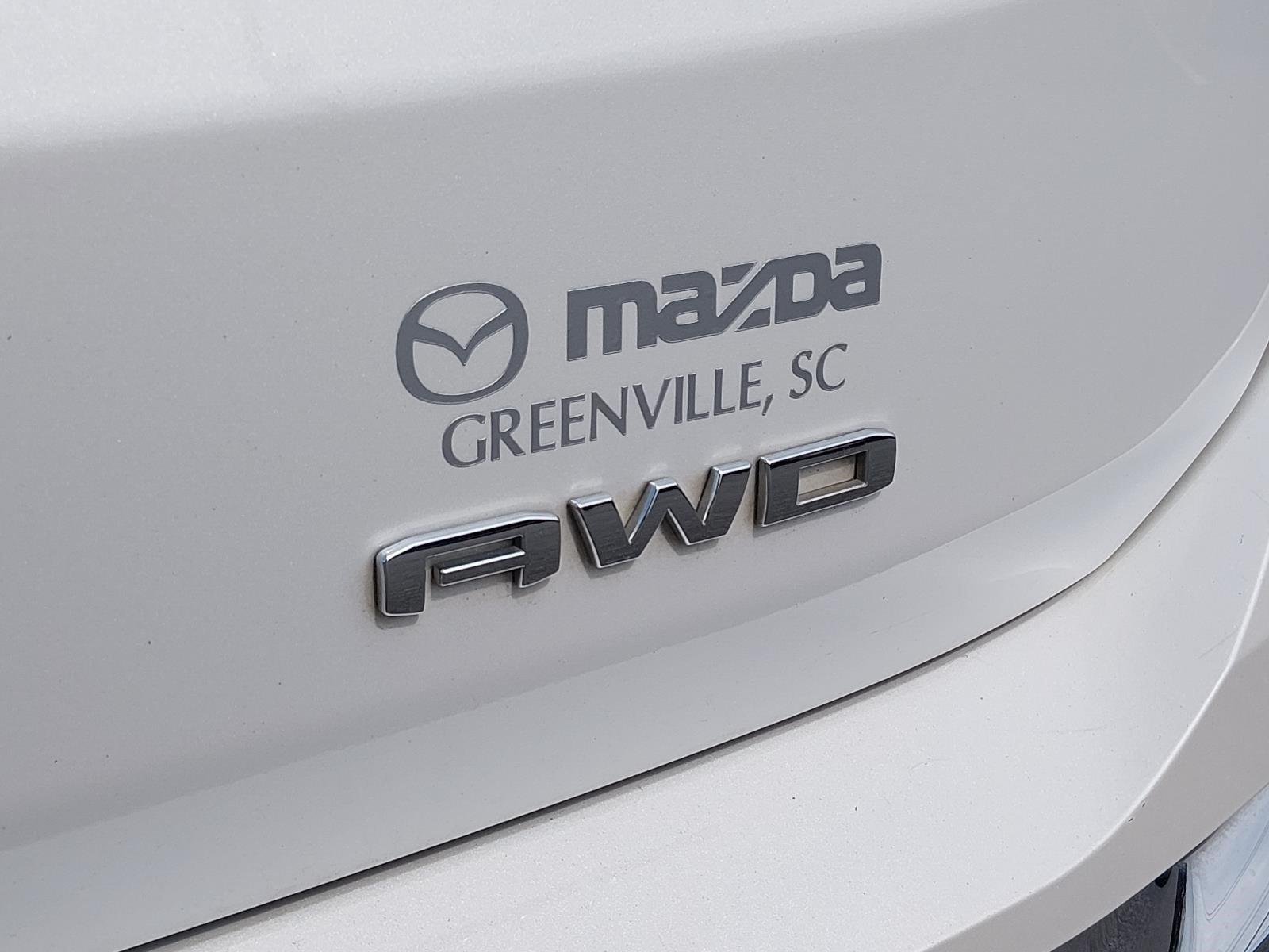 Used 2024 White Frost Tricoat GMC Denali image 22