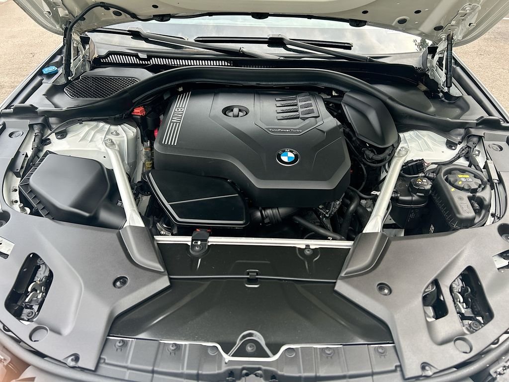 Used 2023 Alpine White BMW 530i xDrive image 33