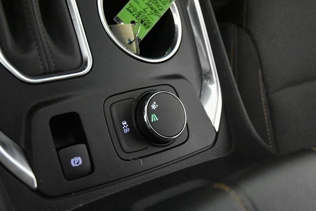 Used 2020 GRAPHITE METALLIC Chevrolet LT Cloth image 39